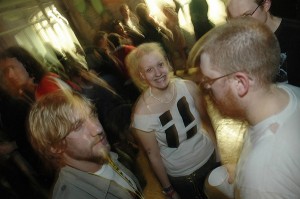 Den Dialog zwischen den Jugendlichen fördern. (Foto: Flickr/MR TMRW)
